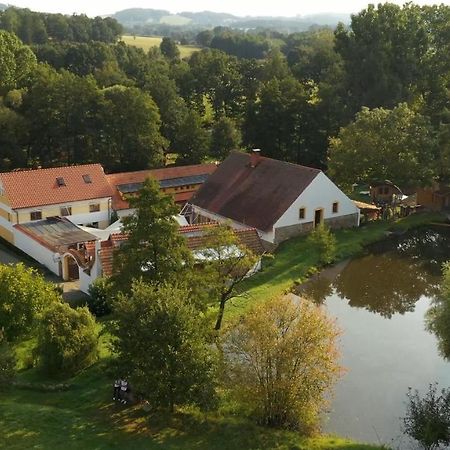 Strnadovsky Mlyn Hotel Jesenice  Ngoại thất bức ảnh