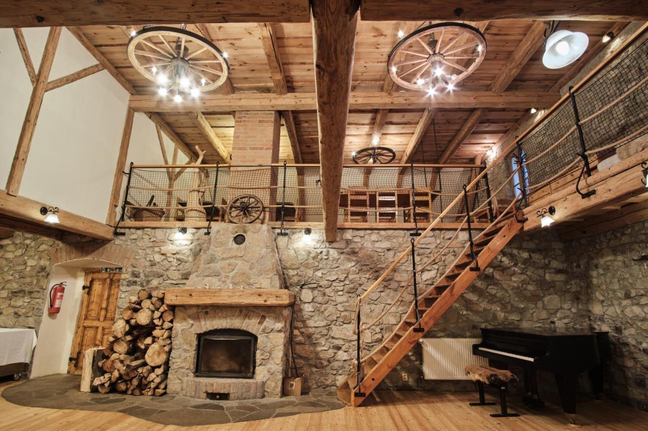 Strnadovsky Mlyn Hotel Jesenice  Ngoại thất bức ảnh