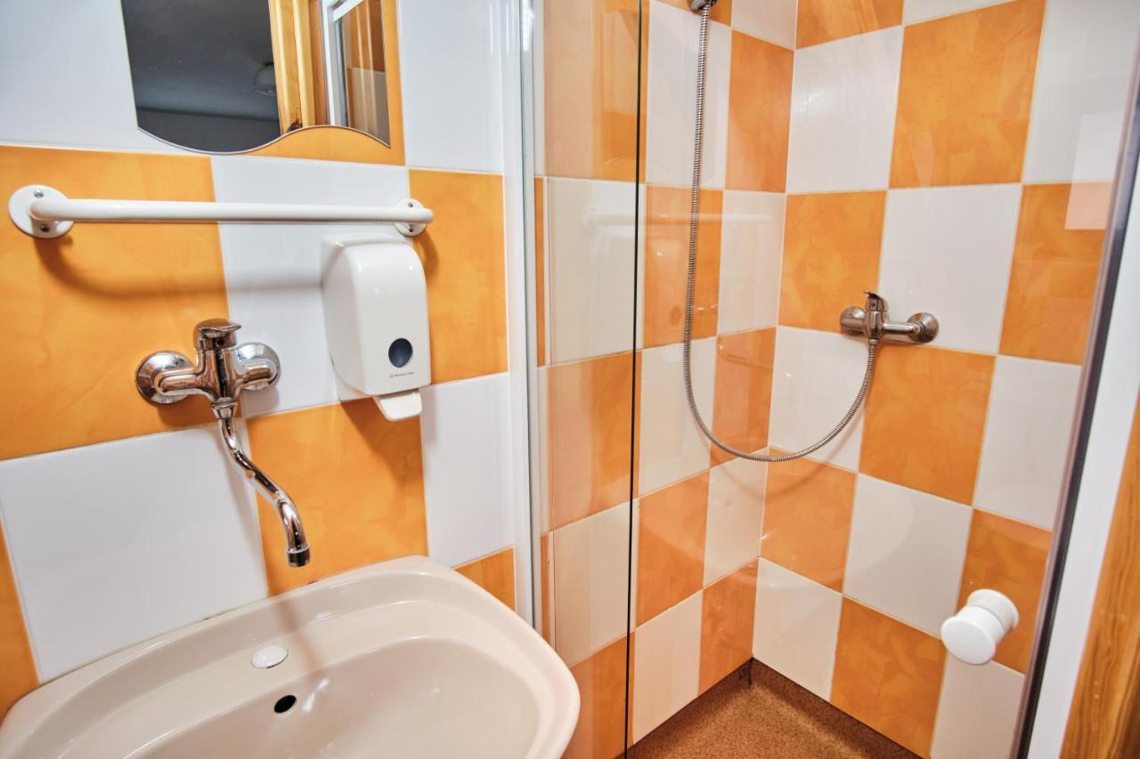 Strnadovsky Mlyn Hotel Jesenice  Ngoại thất bức ảnh