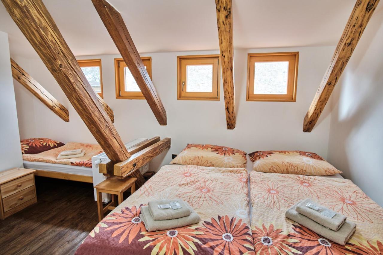Strnadovsky Mlyn Hotel Jesenice  Ngoại thất bức ảnh