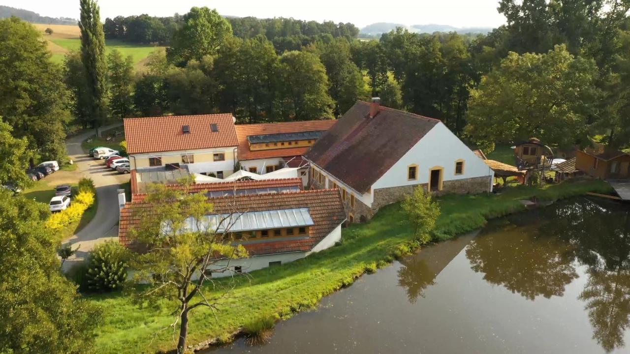Strnadovsky Mlyn Hotel Jesenice  Ngoại thất bức ảnh