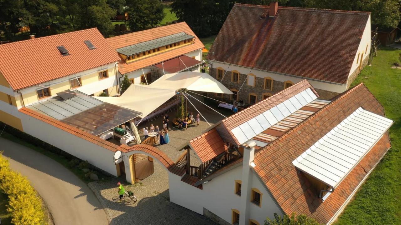 Strnadovsky Mlyn Hotel Jesenice  Ngoại thất bức ảnh